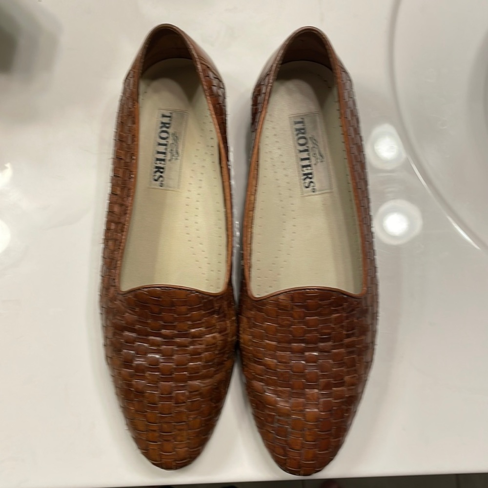 Size 11 Trotters loafer